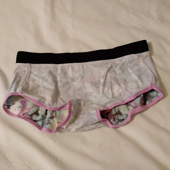 PINK Victoria's Secret Low Rise Boyshort/Shortie panties - Picture 5 of 11
